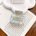 Pince à cheveux carrée en acétate avec motif marbré gris et blanc, design évidé - 5cm / Vert d'Eau