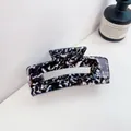 Grande pince à cheveux en acétate avec motif marbré noir et blanc au design évidé - 10.5cm / Noir Roche