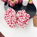Chouchou noeud en mousseline à motif floral rouge avec détail de perle - Noeud de Perles