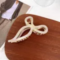 Pince à cheveux nœud élégante en acétate blanc crème avec base en métal doré pour femme - Style Nœud / 11.6cm / Couleur AB