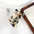Cat shaped acetate hair claw clip with cream and black tortoiseshell pattern and gold details - Tortoiseshell
