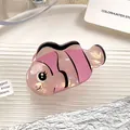 Lebendige rosa Clownfisch-Haarklammer mit Perlmutteffekt und Acetat-Textur - Rosa Fisch