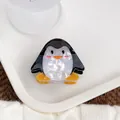 Simpatica molletta per capelli a pinguino in acetato bianco e nero perlato - Pinguino