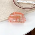 Pince à cheveux motif zigzag rose et orange en PVC pour femme sur fond minimaliste - Demi-cercle / 8.2cm / Orange Clair