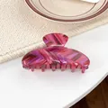 Pince à cheveux tendance en PVC à motif marbré dans les tons rose et marron - Pointe ogive / 8.2cm / Fuchsia