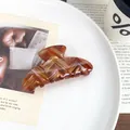 Pince à cheveux en PVC avec motif marbré ambre et finition élégante en résine - Pointe ogive / 8.2cm / Marron