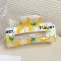 Gele bloemen haarklem van acetaat met wit madeliefpatroon en Flower belettering - Geel