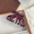 Pince à cheveux nœud en acétate marron marbré avec dents larges sur plateau en lin - 9.8cm / Rouge Foncé Floral