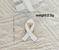 Broche ruban en émail blanc et alliage doré pour campagnes de sensibilisation 2x2,8cm - Blanc