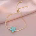 Bracciale dorato regolabile con ciondolo a girasole in occhio di gatto blu e zirconi - Fiore a Cinque Petali (TS0471) / Blu