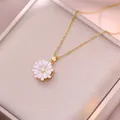 Gouden ketting met roze zonnebloem hanger van zirkoon in een luxe sieradendoosje - Roterende Madeliefjes Ketting (X3169)