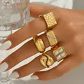 Set de 5 anillos geométricos dorados de lujo con perlas y circonitas para mujer - Estilo de Diamante de Imitación Martillado Grande (JZ1462) / Paquete de 5 / Dorado