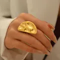 Modern gold-plated ring with geometric wrinkled texture and irregular artistic design - Irregular Semicircle Crescent Style (JZ1312) / Gold