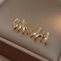 Orecchini placcati oro a quattro griffe con zirconi brillanti e perni in argento S925 - Stile Artiglio a Quattro Anelli / Oro Quattro-Anelli
