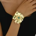 Εντυπωσιακό χρυσό βραχιόλι λουλούδι 18k με τιρκουάζ κέντρο και ρυθμιζόμενο ανοιχτό σχέδιο - Χρυσό Φαρδύ Λουλουδάτο Βραχιόλι Τυρκουάζ (SL7374-1)