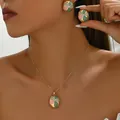 Parure élégante collier et boucles d'oreilles dorés avec fleurs en émail coloré - Style Émail Floral Vintage (XL5416-11)