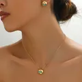 Parure de bijoux élégante plaquée or 18 carats avec collier et boucles d'oreilles - Style 3D Rond Tricolore (XL5416-13)