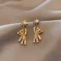 Orecchini a pendente a forma di orsetto dorato con zirconi brillanti per uno stile trendy - Orecchini a Pendolo Orso