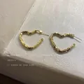 Orecchini a cuore in oro lucido con perline geometriche e design minimalista chic - Cerchio Cuore Quadrato