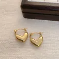 Orecchini a cerchio minimalisti a forma di cuore con finitura in metallo lucido - Stile Cuore in Metallo Oro (D0364)