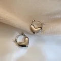 Orecchini a cerchio a cuore argento lucido con elegante smalto bianco stile francese - Stile Cuore in Metallo Argento (D0364)