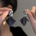 Orecchini a rombo stile francese con trama plissettata nera e accenti metallici argentati - argento nero