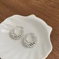 Orecchini a cerchio croissant argento con trama a corda ritorta in ciotola - Stile Solido Filettato Argento (D0135)