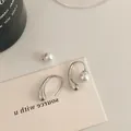 Elegante S925 Silber-Ohrhaken mit weißen Perlen und minimalistischem Tropfendesign - Silberne Teardrop-Perlenohrstecker