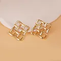 Orecchini a perno quadrati dorati eleganti con design geometrico a rete intrecciata - Stile Geometrico Intrecciato (D0820) / Maglia Oro