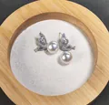 Eleganti orecchini a farfalla in argento con diamanti brillanti e grandi perle bianche - Stile Farfalla con Perla Artificiale e Strass Scintillanti Svuotati (d0619) / Argento
