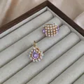 Orecchini in argento 925 con cristalli viola e perle bianche in design a rete dorata - Orecchini Perla Zirconia Viola Vintage Francese / Viola (D0607)