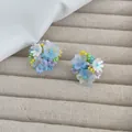 Orecchini a fiore con perline colorate fatte a mano con petali blu e viola su argento 925 - Orecchini Bottone Floreali con Perline / Blu (D0637)