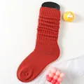 Leuchtend rote Strick-Stulpen-Socken mit gerippter Textur und modischer Passform - Einheitsgröße / Rot