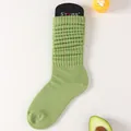 Atmungsaktive avocado-grüne Strick-Socken für Damen und Herren mit breiter Rippstruktur - Einheitsgröße / Hellgrün