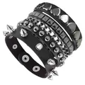 Detailweergave van 5-delige punk lederen armbandenset met metalen studs en kettingen - 5-delige Klinknagelstijl (10) / Zwart