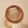 Dettaglio di perle acriliche bohémien e distanziatori dorati su un bracciale rosa - Rosa Nudo (AB0079-6)
