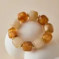 Bracelet rétro à perles carrées colorées en résine ambre et crème avec détails dorés - Style Mélange Ambre Foncé (AB0095-3)