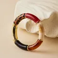 Dettaglio del braccialetto elastico con perline a tubo in acrilico e stampa animalier - Colori Misti (AB0079-14)