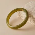 Detail of dark olive green acrylic resin bangle with white marbled texture and glossy finish - Olive Green Cloud Style (AB0093-8)