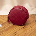 Borsa rotonda bordeaux in pelle PU trapuntata con frange e catena metallica oro - Borgogna