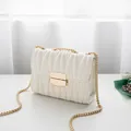 Elegant white pleated chain bag for women with golden clasp and quilted faux leather - White (Light Gold Hardware)