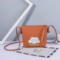 Orange-braune Umhängetasche mit Wolkenmuster und schmalem Schultergurt - Braun