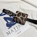 Marsupio mini leopardato da donna con cintura in pelle nera e fibbia in metallo oro - Stampa leopardata