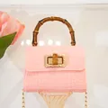 Mini borsa rosa con trama a coccodrillo, manico in bambù e catena dorata - Rosa