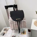 Mochila a cuadros de estilo británico en tela beige con detalles de solapa en cuero negro - Negro