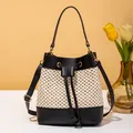 Sac seau tissé avec bordure en cuir noir, cordon de serrage et bandoulière réglable - Noir