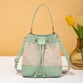 Sac seau vert clair avec fermeture à cordon et garnitures métalliques dorées - Vert clair