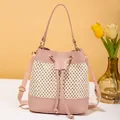 Sac seau rose en cuir et tissu tissé avec cordon de serrage et bandoulière - Rose