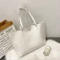 Minimalistische weiße Shopper-Tasche mit Krokodilprägung und großem Fassungsvermögen - Weiß