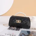Schwarze gesteppte Zylindertasche mit Perlengriff und goldener Schulterkette - Schwarz